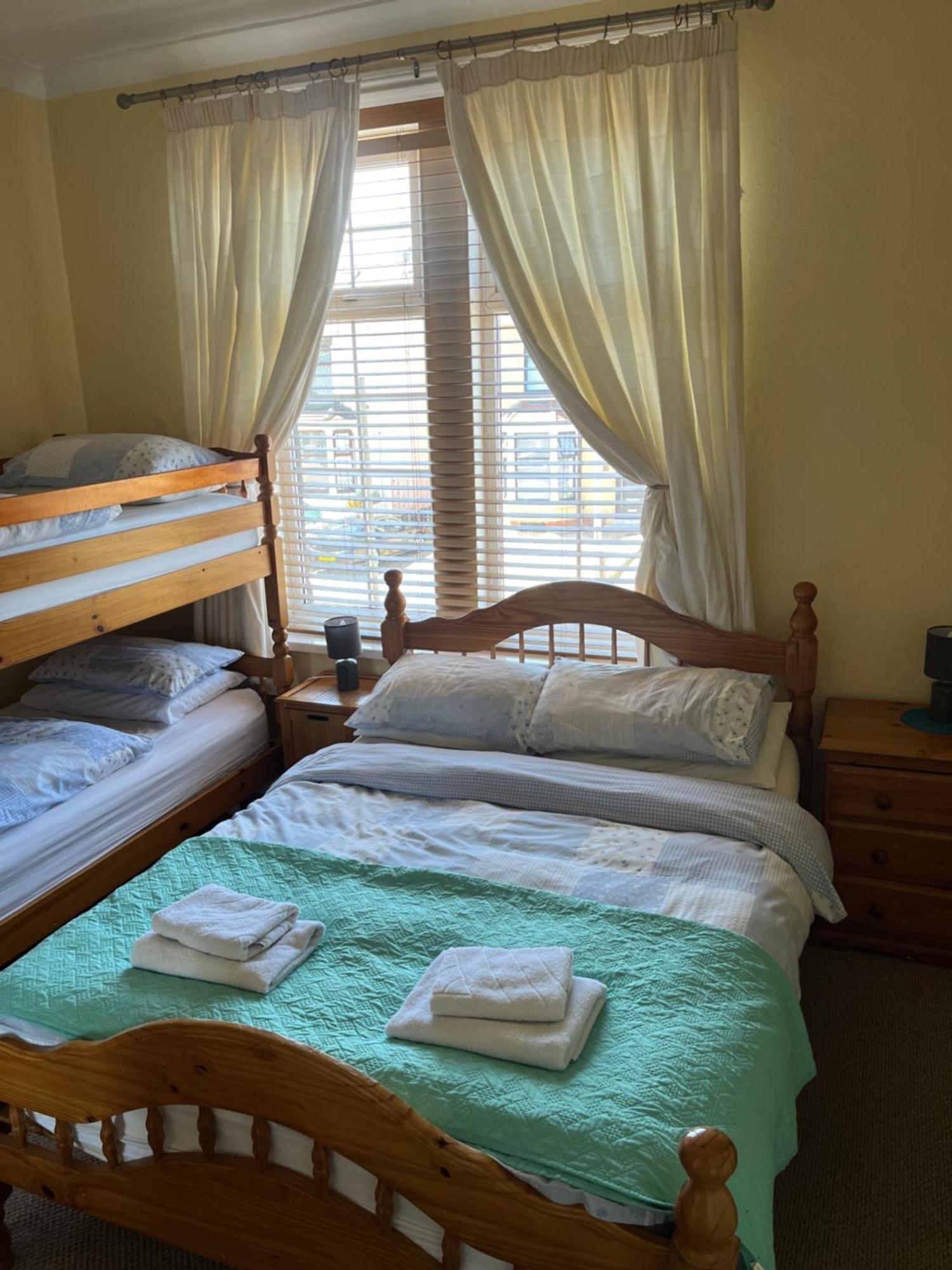 Marston Town Centre Villa Blackpool Extérieur photo