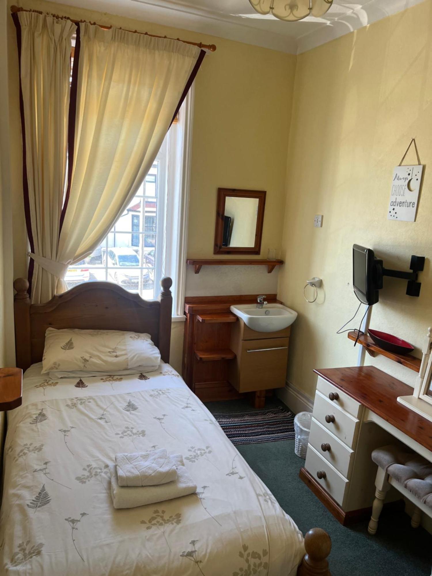Marston Town Centre Villa Blackpool Extérieur photo
