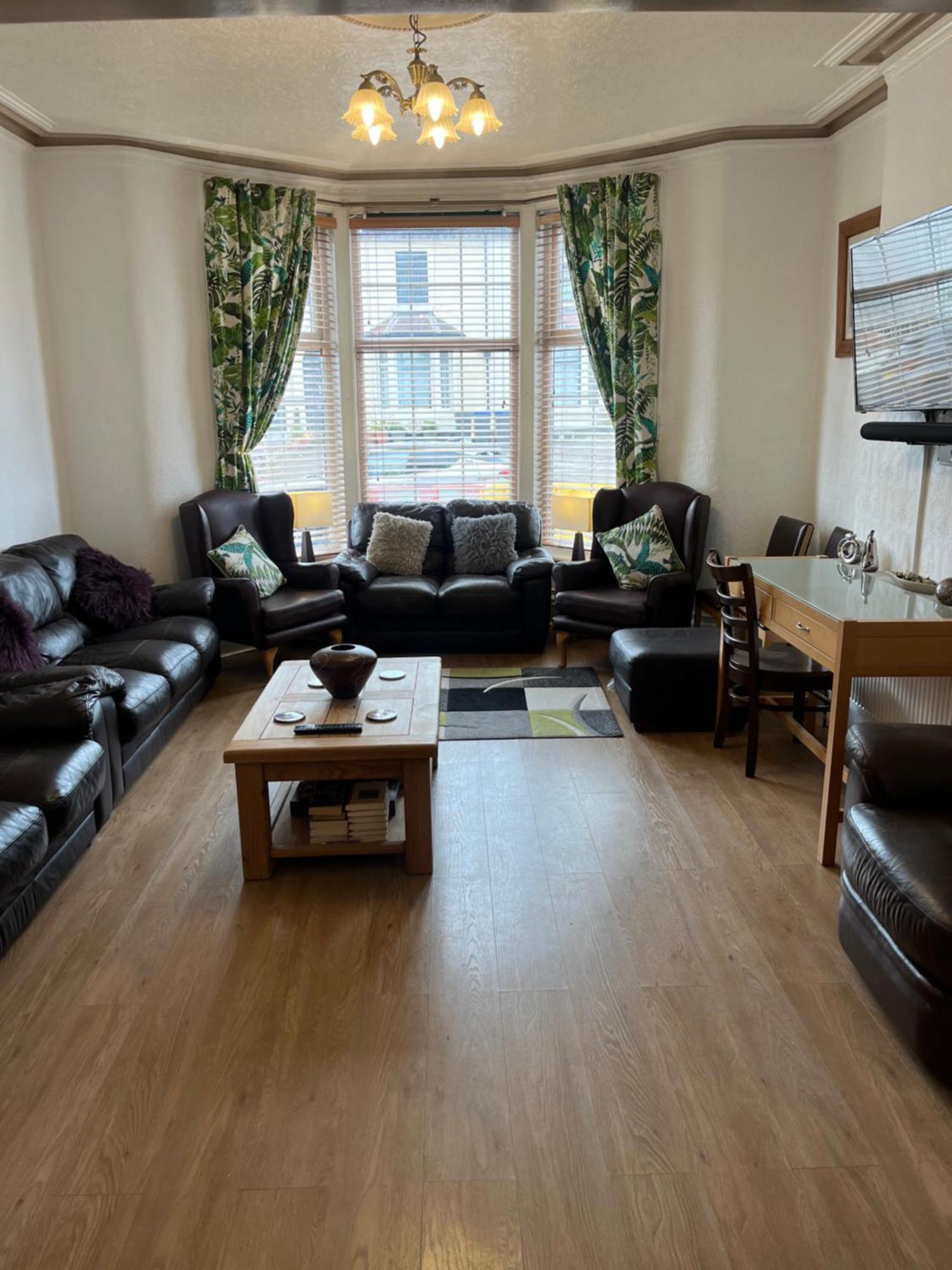 Marston Town Centre Villa Blackpool Extérieur photo