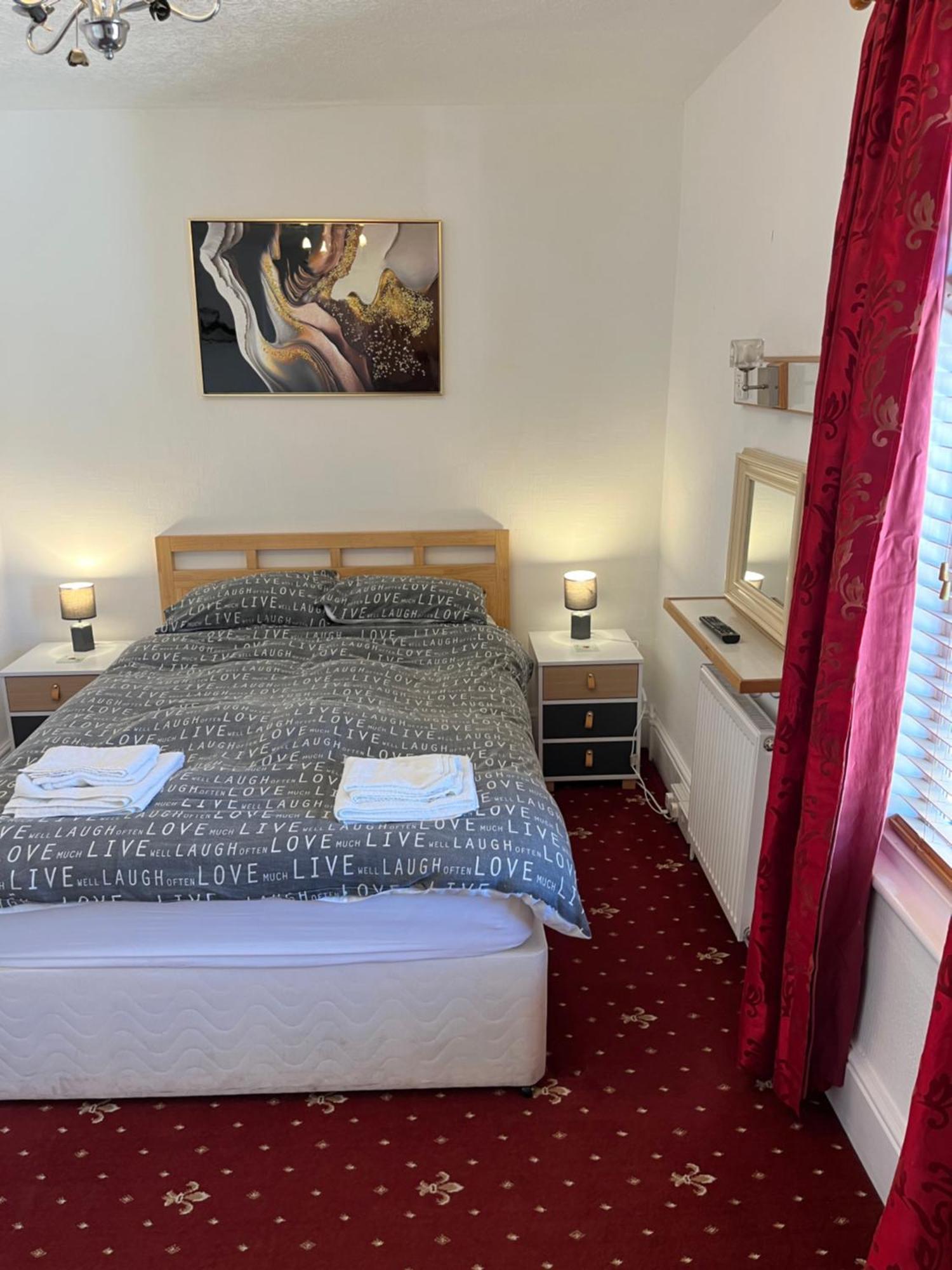 Marston Town Centre Villa Blackpool Extérieur photo
