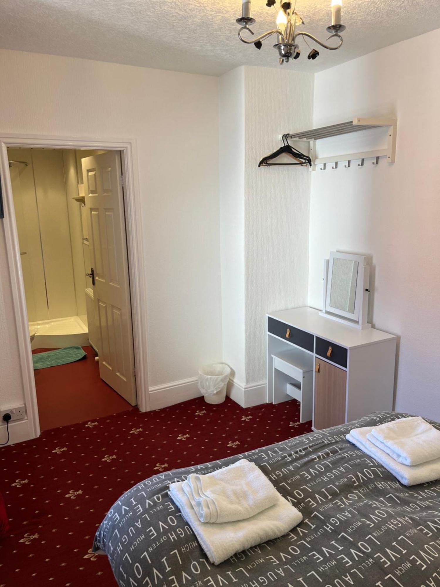 Marston Town Centre Villa Blackpool Extérieur photo