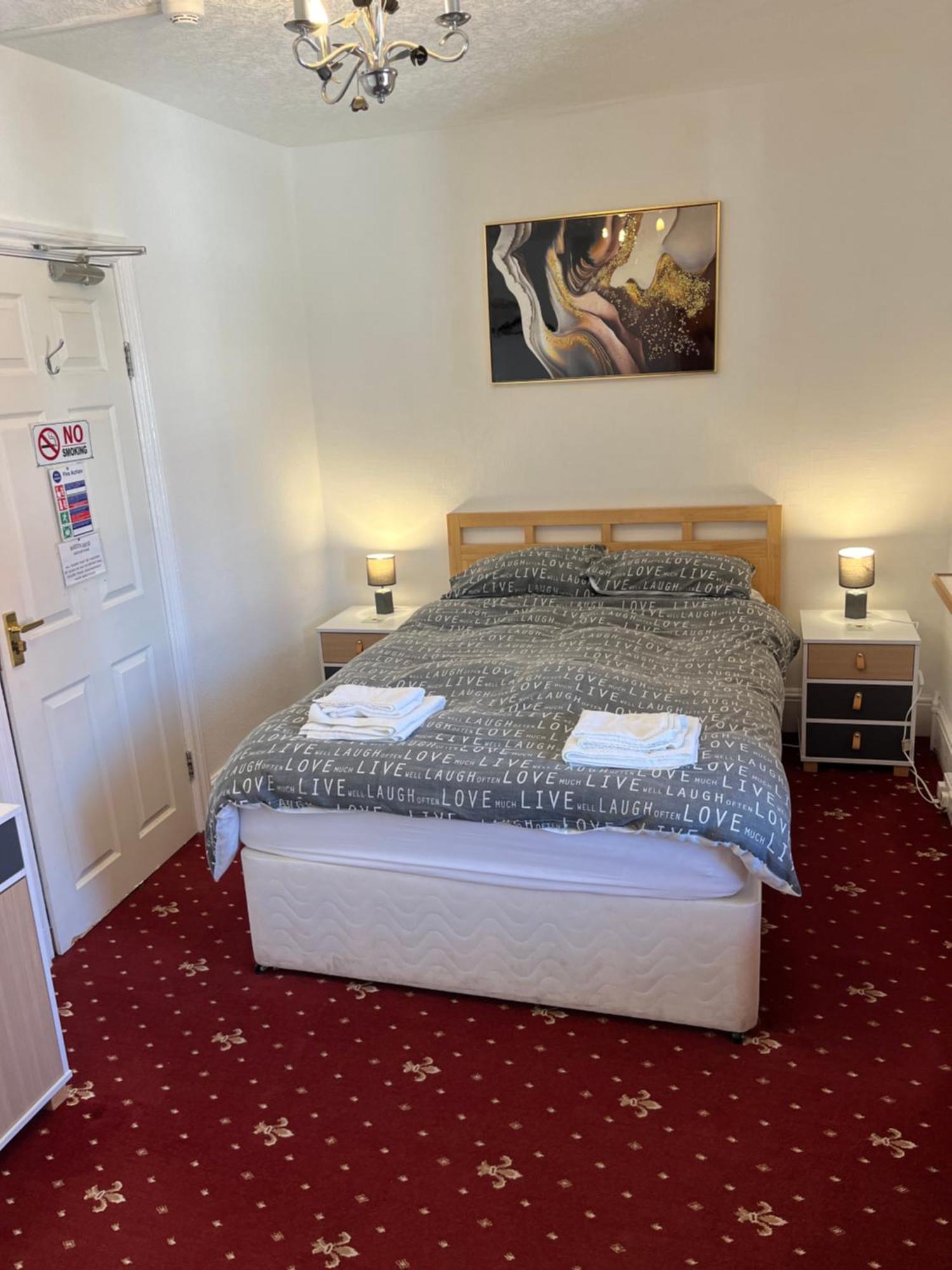 Marston Town Centre Villa Blackpool Extérieur photo